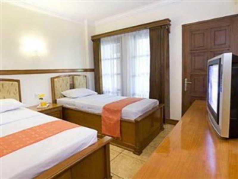 Peti Mas Hotel Yogyakarta Exteriör bild
